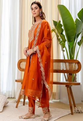 Floral embroidered silk blend round neck kurta trouser & dupatta set 3