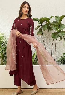 Floral embroidered chinon round neck kurta trouser & dupatta set 2