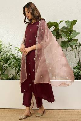 Floral embroidered chinon round neck kurta trouser & dupatta set 4