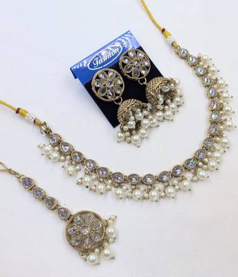 White antique-plated agate stone necklace set with earrings & maang tikka 2
