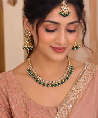 Green antique-plated agate stone necklace set with earrings & maang tikka 1