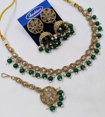 Green antique-plated agate stone necklace set with earrings & maang tikka 2