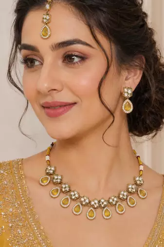 Yellow antique-plated agate stone necklace set with earrings & maang tikka