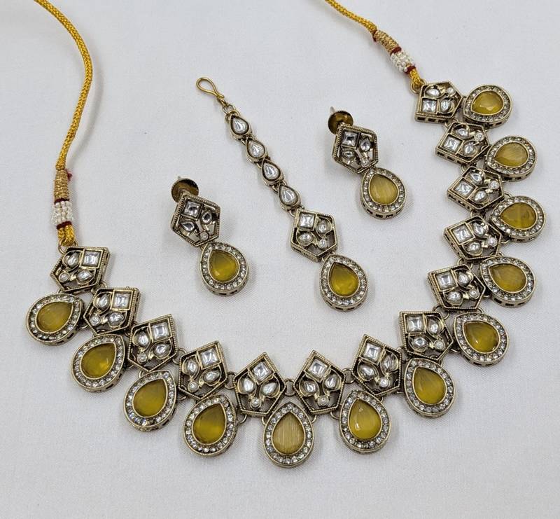 Yellow antique-plated agate stone necklace set with earrings & maang tikka
