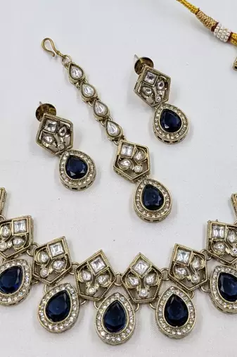 Blue antique-plated agate stone necklace set with earrings & maang tikka
