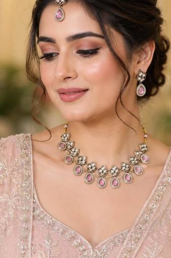 Pink antique-plated agate stone necklace set with earrings & maang tikka