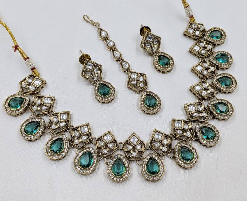 Rama green antique-plated agate stone necklace set with earrings & maang tikka