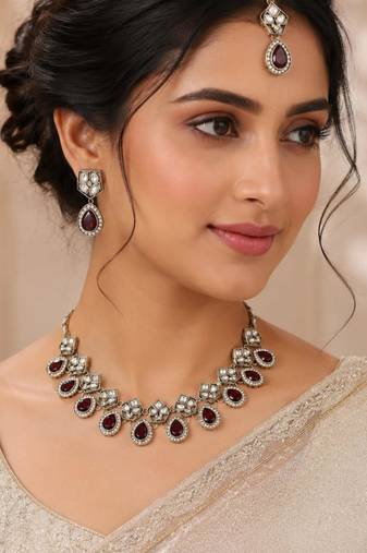 Maroon antique-plated agate stone necklace set with earrings & maang tikka