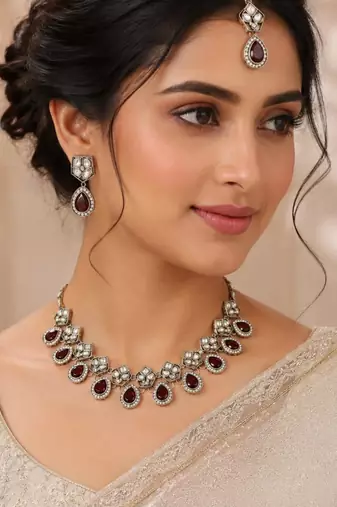 Maroon antique-plated agate stone necklace set with earrings & maang tikka
