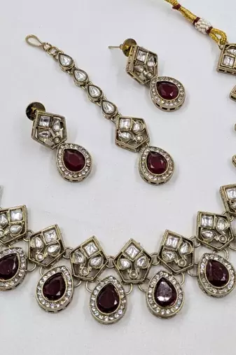 Maroon antique-plated agate stone necklace set with earrings & maang tikka