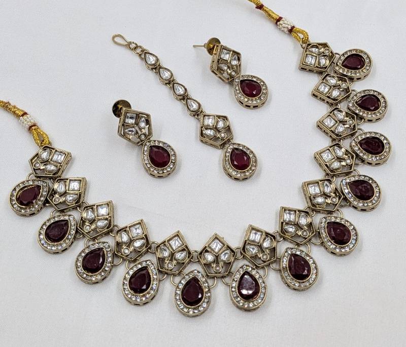 Maroon antique-plated agate stone necklace set with earrings & maang tikka