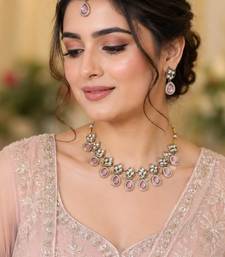 Pink antique-plated agate stone necklace set with earrings & maang tikka