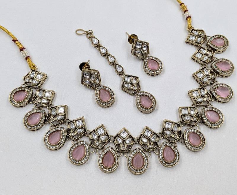 Pink antique-plated agate stone necklace set with earrings & maang tikka