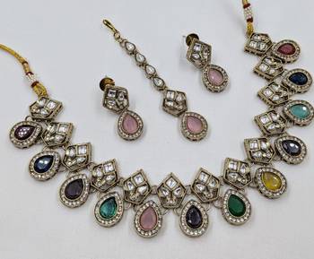 Multicolor antique-plated agate stone necklace set with earrings & maang tikka 2