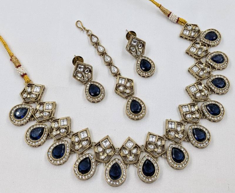 Blue antique-plated agate stone necklace set with earrings & maang tikka