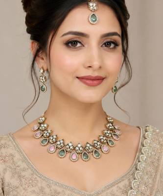 Pink pista antique-plated agate stone necklace set with earrings & maang tikka 1