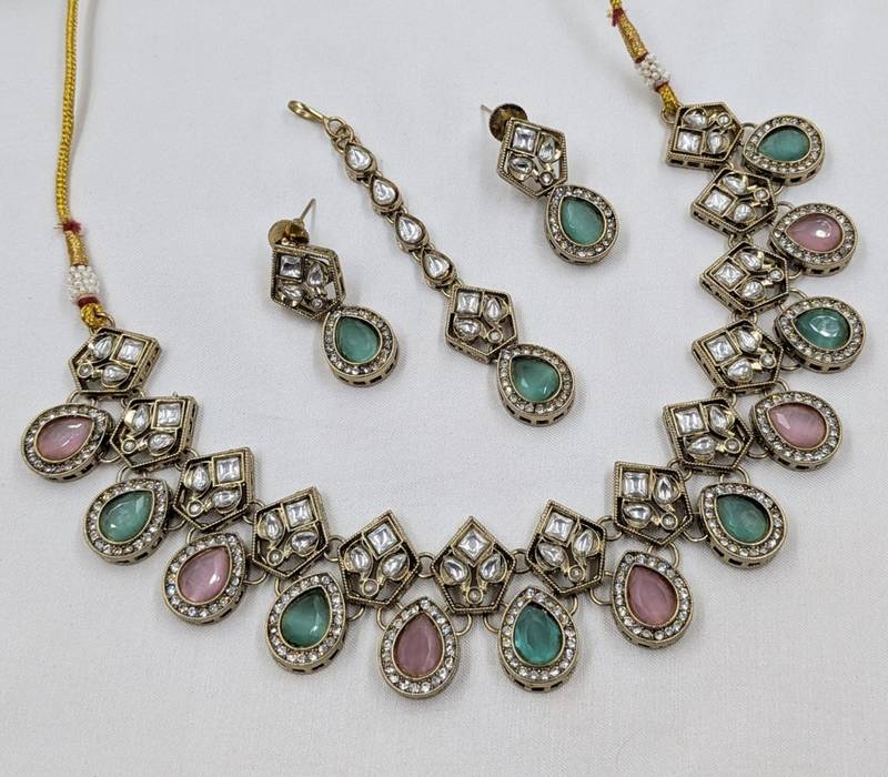 Pink pista antique-plated agate stone necklace set with earrings & maang tikka