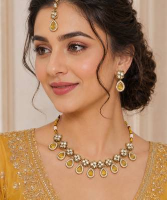 Yellow antique-plated agate stone necklace set with earrings & maang tikka 1