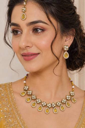 Yellow antique-plated agate stone necklace set with earrings & maang tikka