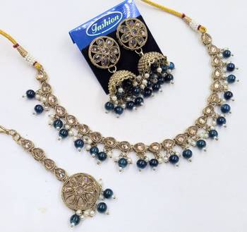 Blue antique-plated agate stone necklace set with earrings & maang tikka 2