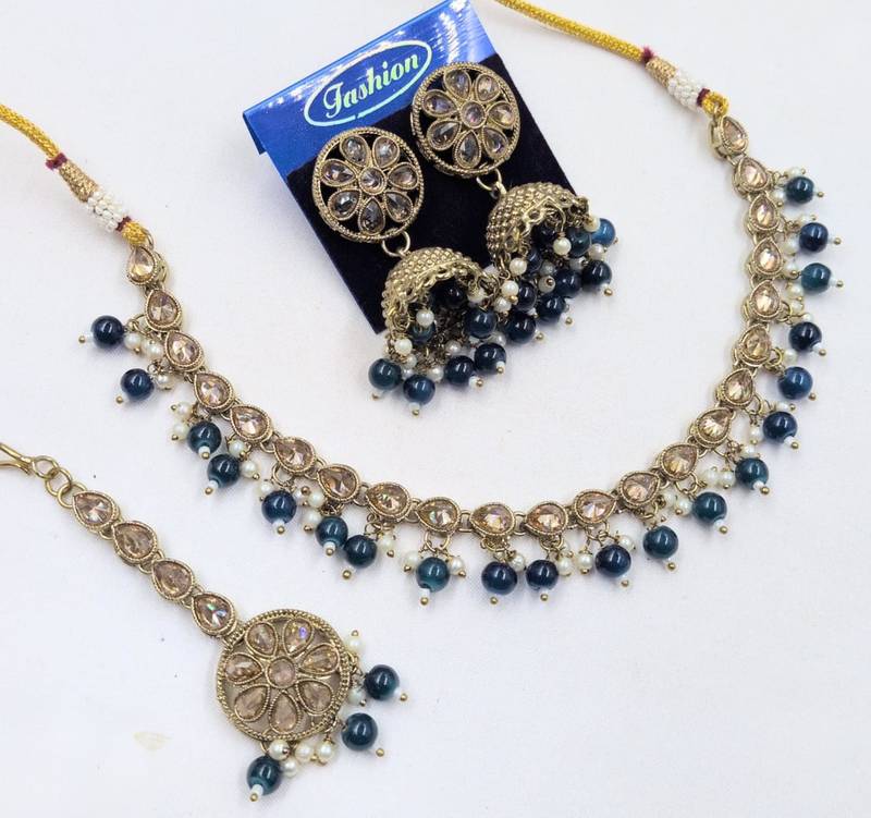 Blue antique-plated agate stone necklace set with earrings & maang tikka
