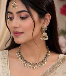 Champagne antique-plated agate stone necklace set with earrings & maang tikka