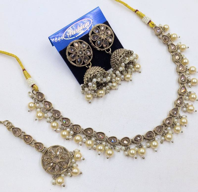 Champagne antique-plated agate stone necklace set with earrings & maang tikka