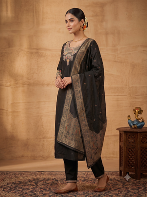Black embroidered silk blend straight kurta pant set with dupatta 2