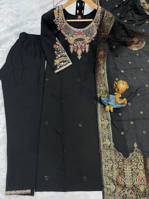 Black embroidered silk blend straight kurta pant set with dupatta 4