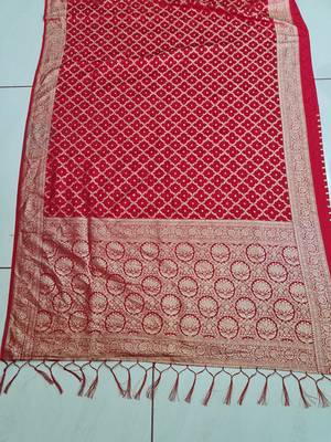 Red Traditional Banarasi Silk Saree With Blouse Piece. 2