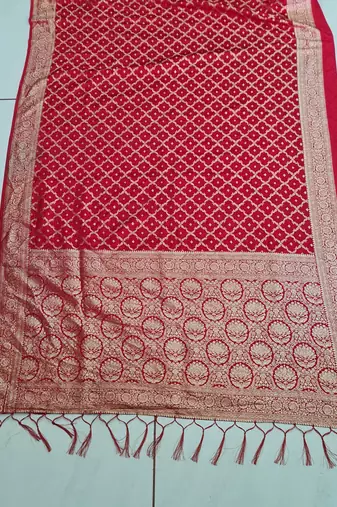 Red Traditional Banarasi Silk Saree With Blouse Piece.