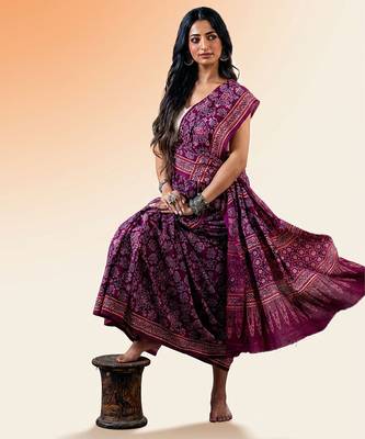 Burgundy ajrakh printed cotton saree 4