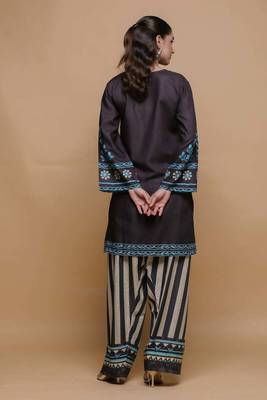 Black floral print crepe co-ord set for women 3