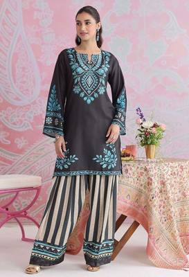 Black floral print crepe co-ord set for women 4