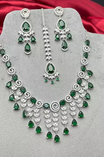 emerald green bridal necklace set, cz diamond choker, maang tikka earrings