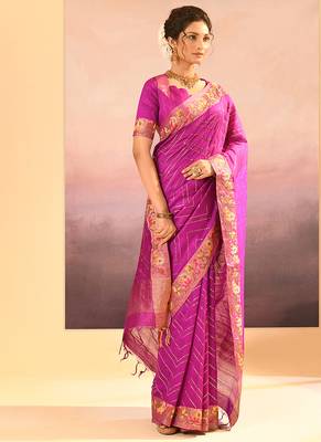 Magenta pink embroidered raw silk saree set 3