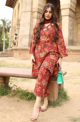 Maroon floral print cotton ethnic kurta set with dupatta 3