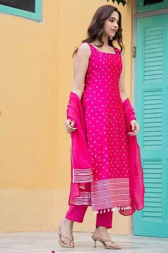Pink bandhej silk ethnic kurta set with dupatta