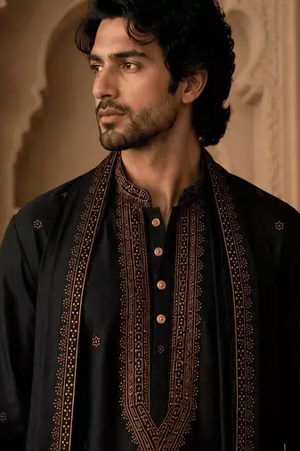 embroidered kurta set with stole