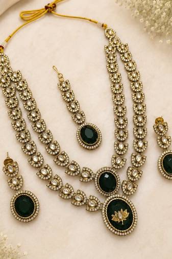 Double Layer Green Kundan Bridal Necklace earring maangtikka Jewellery Set