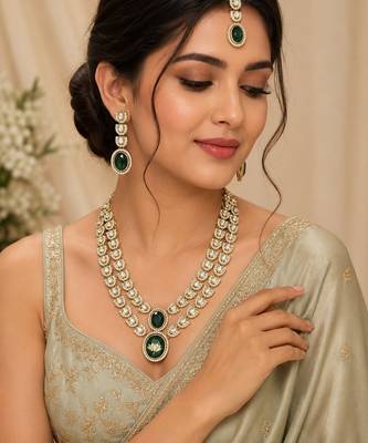 Double Layer Green Kundan Bridal Necklace earring maangtikka Jewellery Set 3