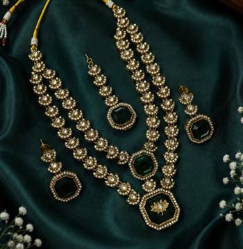 Double Layer Green Kundan Bridal Necklace earring maangtikka Jewellery Set for wedding festival  2