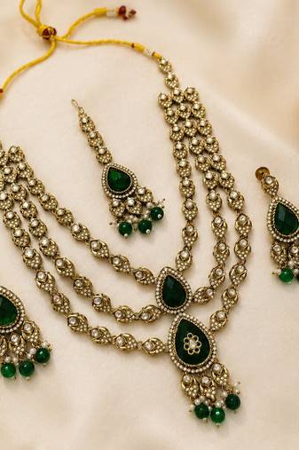 Muti layered Green Kundan Bridal Necklace earring maangtikka Jewellery Set for wedding festival 