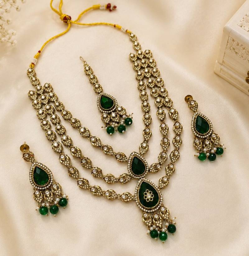 Muti layered Green Kundan Bridal Necklace earring maangtikka Jewellery Set for wedding festival 