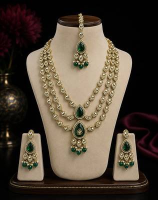 Muti layered Green Kundan Bridal Necklace earring maangtikka Jewellery Set for wedding festival  2