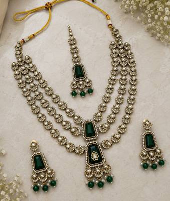 Muti layered Green Kundan Bridal Necklace earring maangtikka Jewellery Set for wedding festival  1