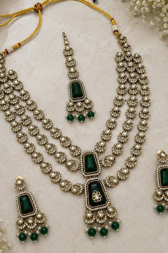 Muti layered Green Kundan Bridal Necklace earring maangtikka Jewellery Set for wedding festival 