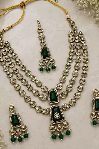 Muti layered Green Kundan Bridal Necklace earring maangtikka Jewellery Set for wedding festival 