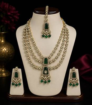 Muti layered Green Kundan Bridal Necklace earring maangtikka Jewellery Set for wedding festival  2