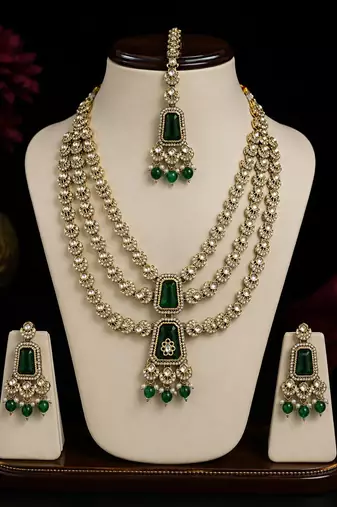 Muti layered Green Kundan Bridal Necklace earring maangtikka Jewellery Set for wedding festival 